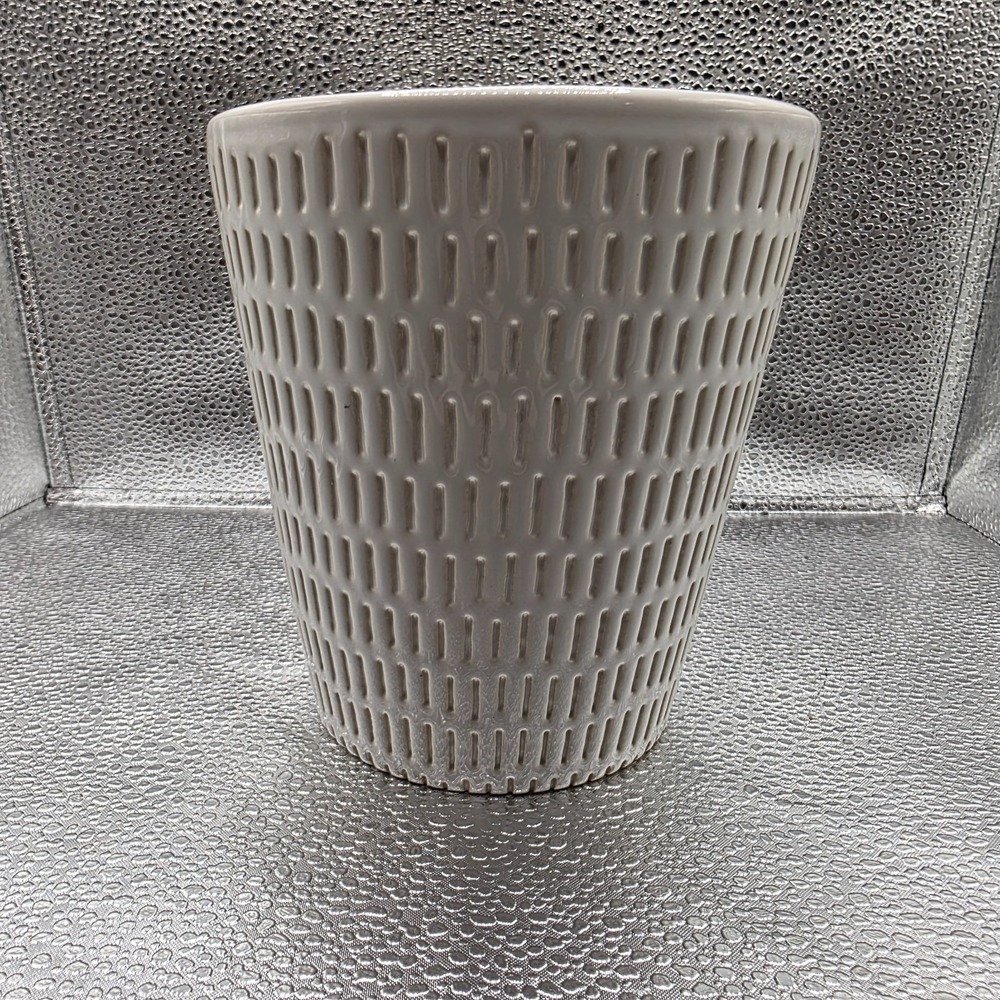 Vintage Satin Creamy White Embossed‎ Pattern Flowerpot/Planter Ceramic USA Made